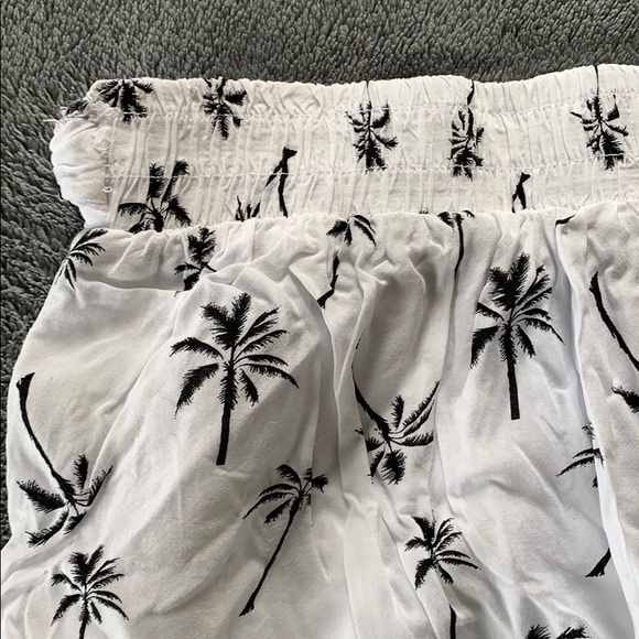 francesca’s white palm tree shorts - Picture 5 of 5